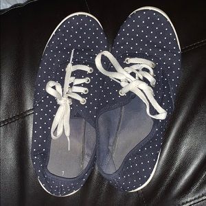 Canvas shoes